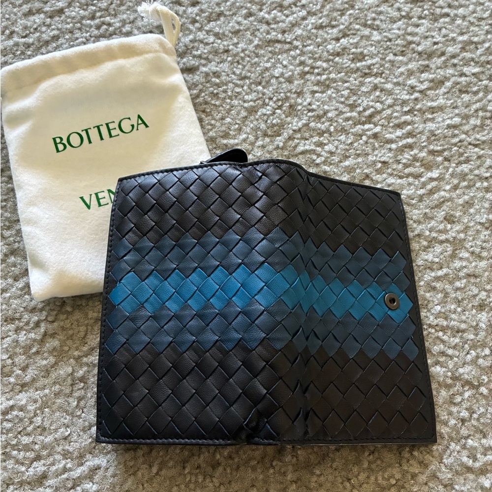 Bottega Veneta Black and Blue Intrecciato Wallet